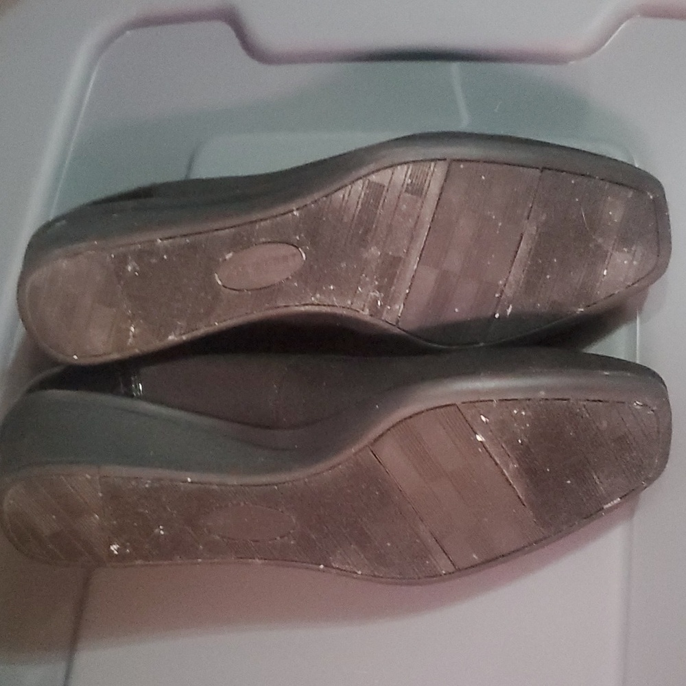 Anne Klein Black Wedges - Picture 4 of 7